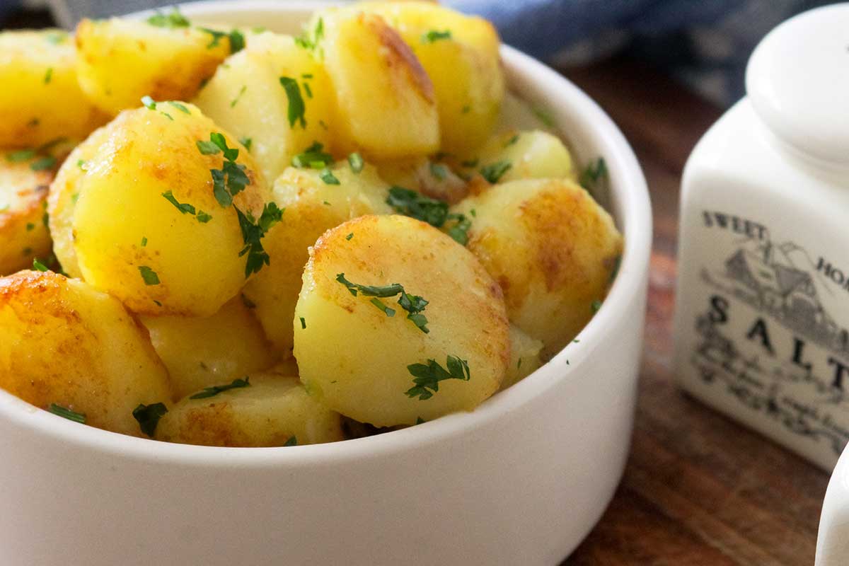 Receita de Batata Salteada na Manteiga - a famosa Batata Sauté, combina perfeitamente com almoço de Domingo.