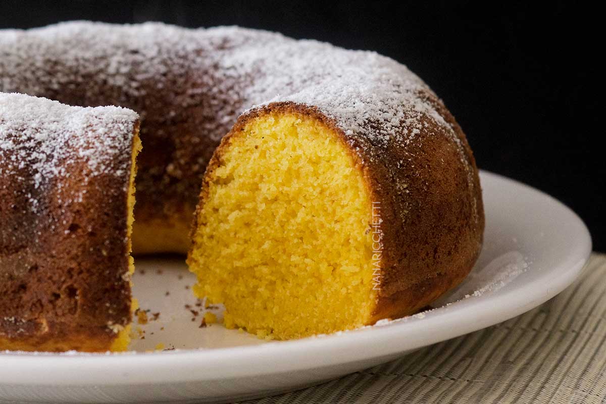 Receita de Bolo de Fubá Simples - faça para o lanche da tarde, para acompanhar aquele café quentinho.