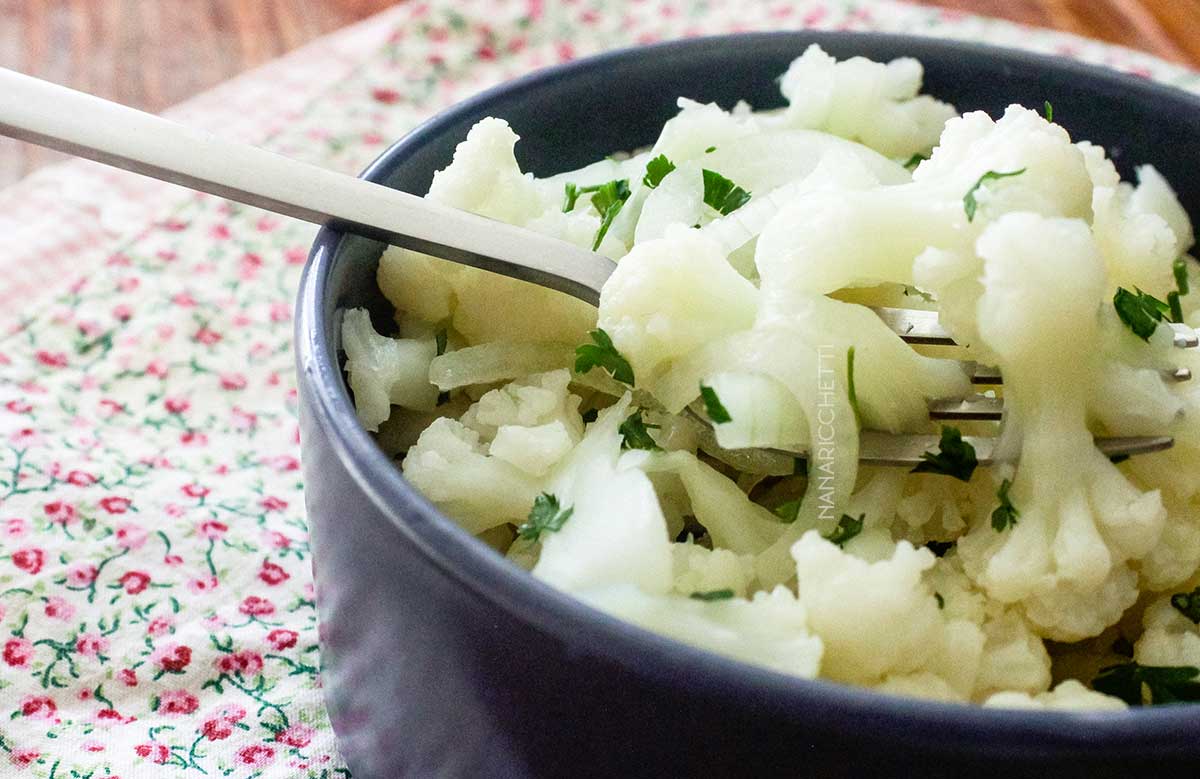 Receita de Salada de Couve-flor - prepare uma salada simples e nutritiva para o almoço e jantar da família.