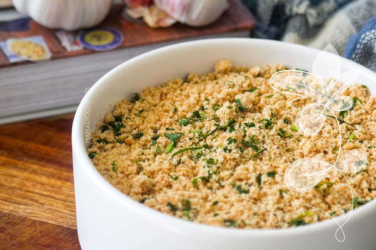 Receita de Farofa de Alho - faça uma farofa simples com alho e farinha de mandioca.