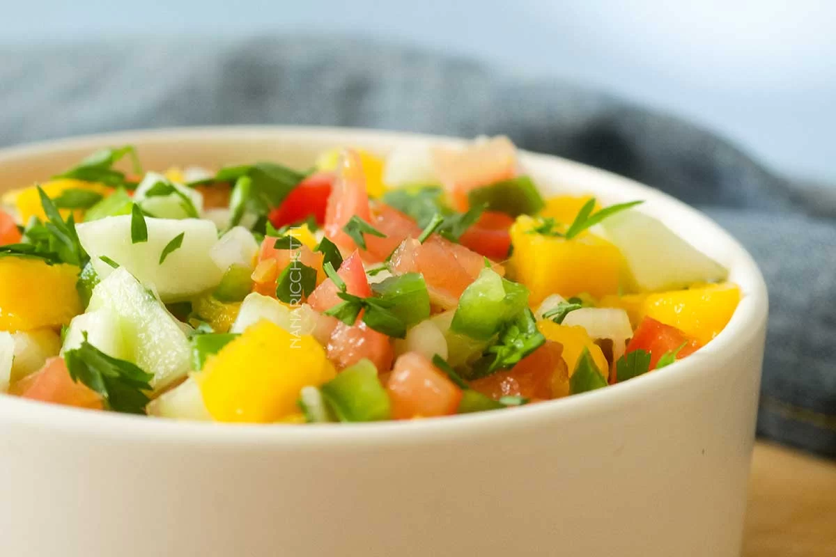 Receita de Salada Vinagrete de Manga - faça uma salsa com fruta deliciosa para servir no churrasco da família.