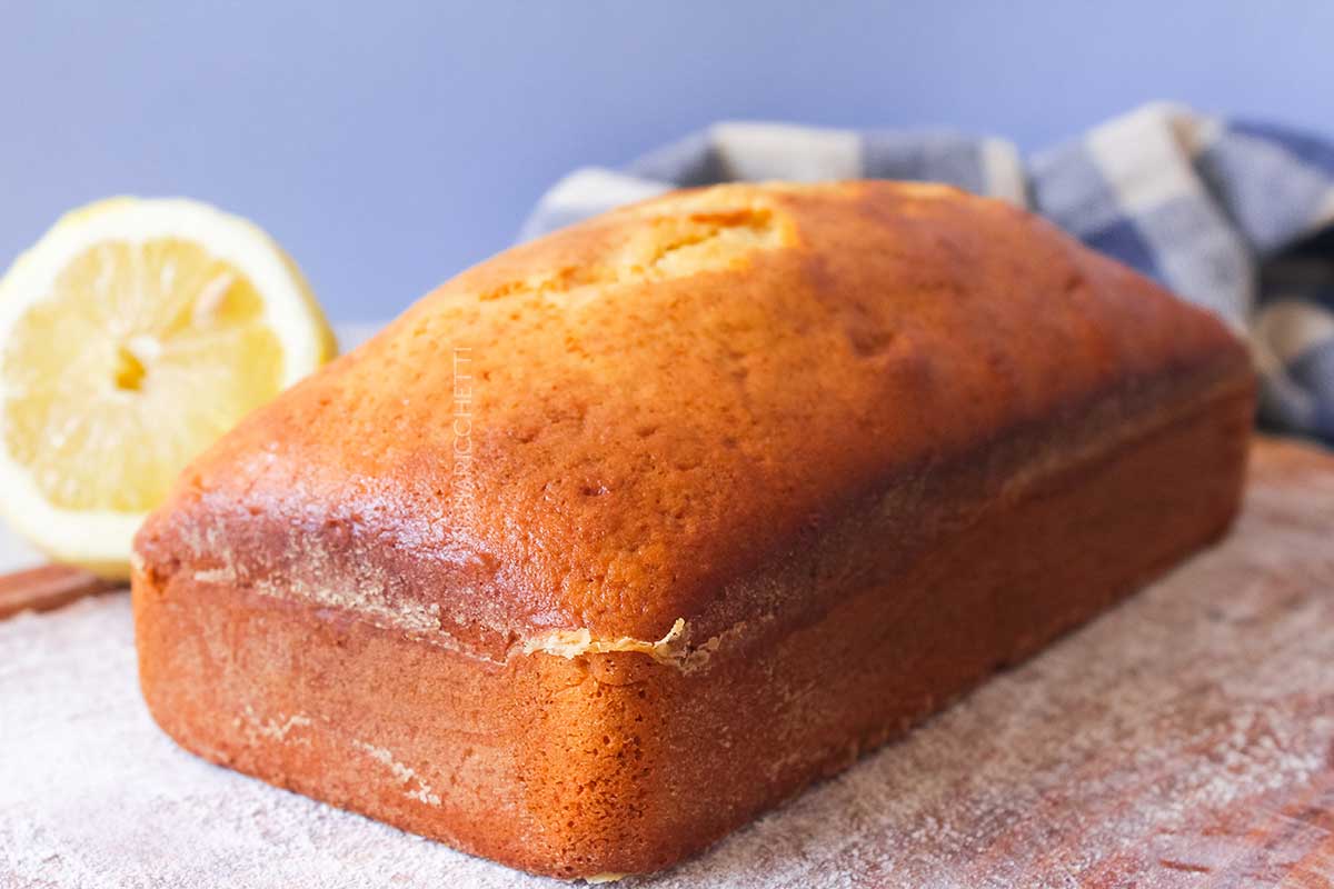 Receita de Bolo de Limão Siciliano - muito simples de fazer para servir no lanche da tarde.