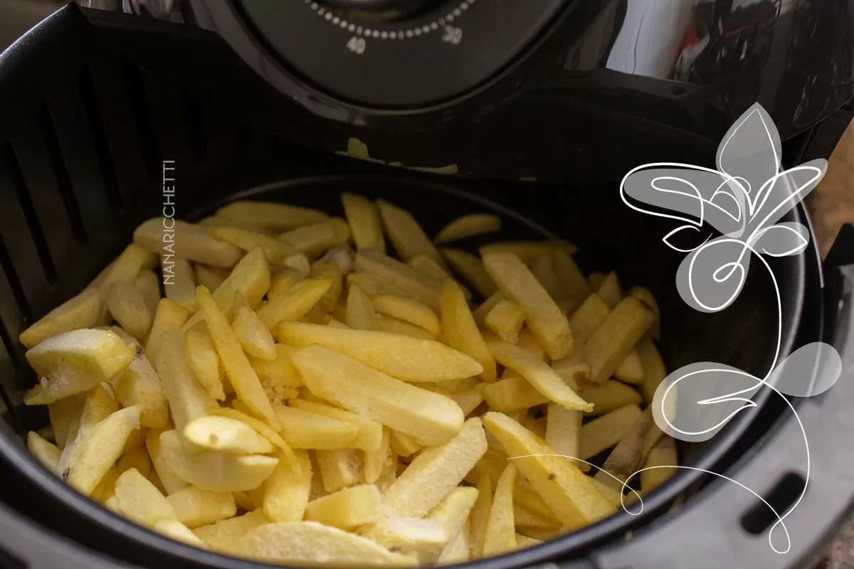 Saiba como fazer batata frita na Air Flyer.