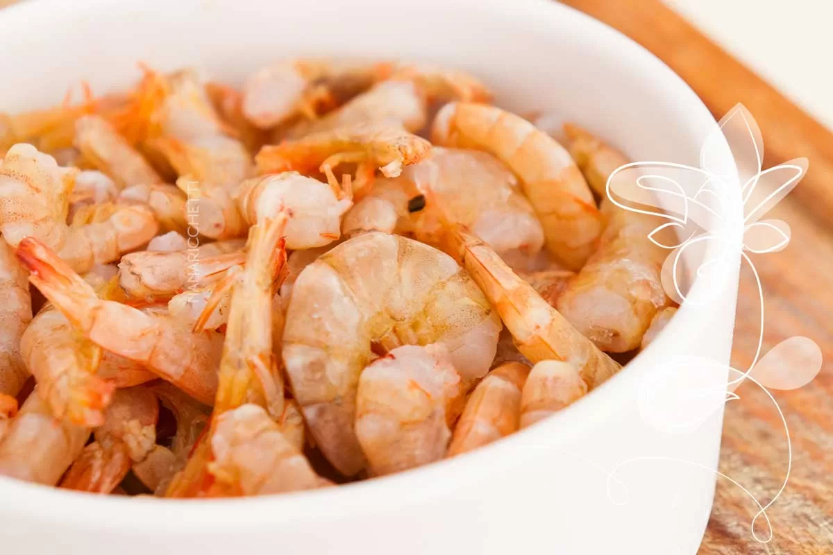 Receita de Camarão ao Alho e Óleo na AirFryer - para petiscar ou servir no almoço de domingo nesse verão.