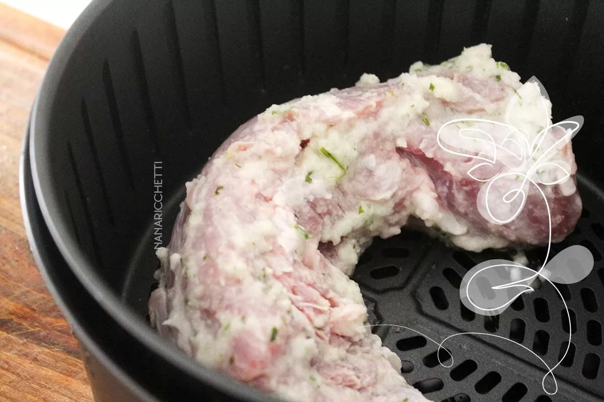 Receita de Filé Mignon Suíno Assado na AirFryer - faça um delicioso e suculento assado na sua fritadeira sem óleo.