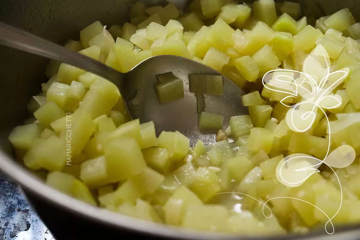 Receita de Chuchu Refogado - faça para o almoço da família.