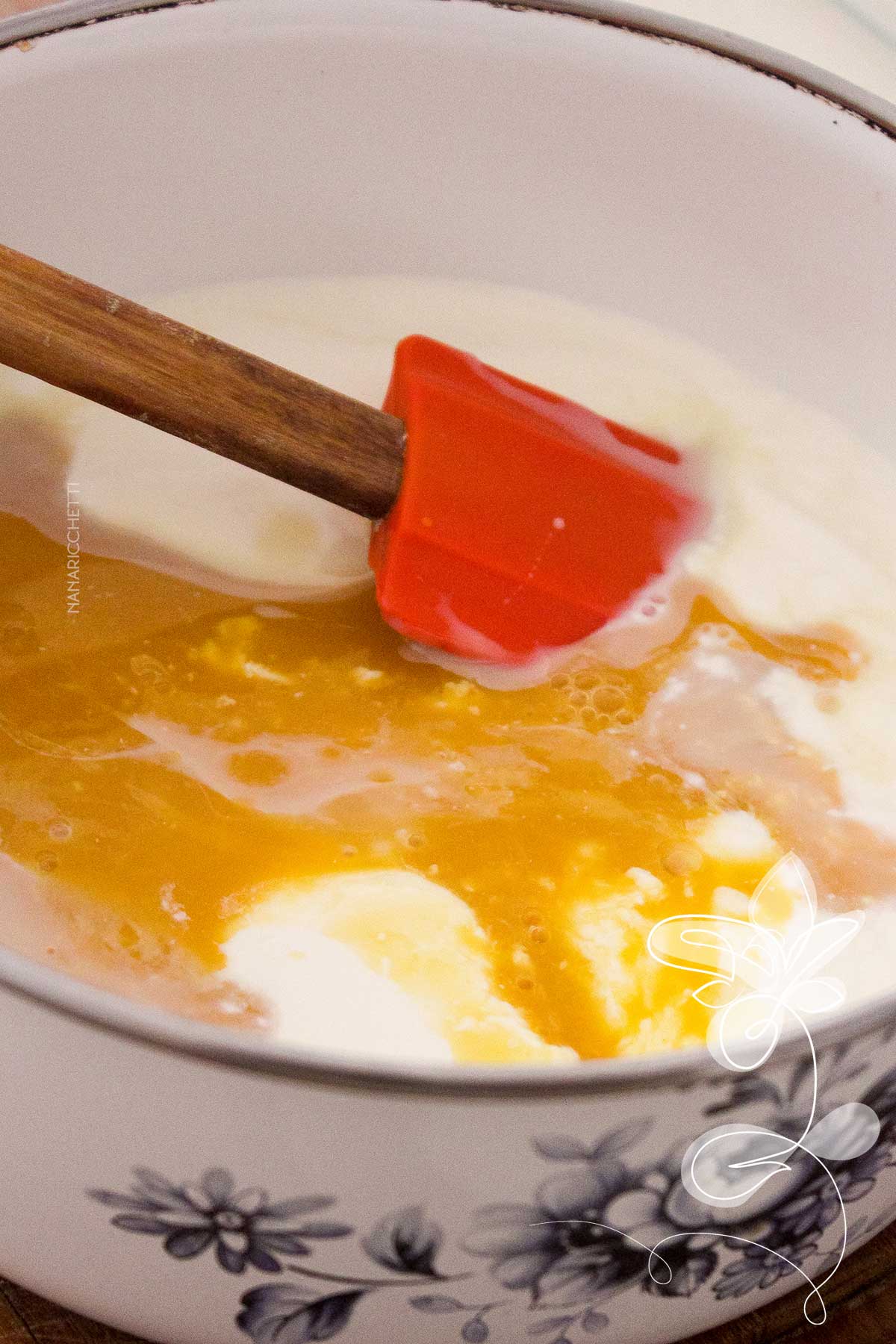 Receita de Pavê de Maracujá com Bolacha Maria - faça uma sobremesa simples e deliciosa para o final de semana.