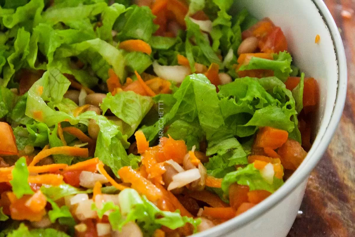 Salada de Feijão Carioca com Cenoura e Alface