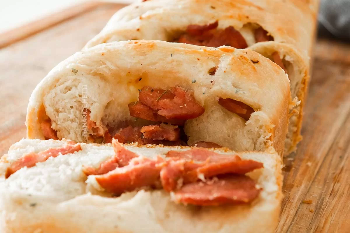 Pão com Linguiça Calabresa Simples no Forno