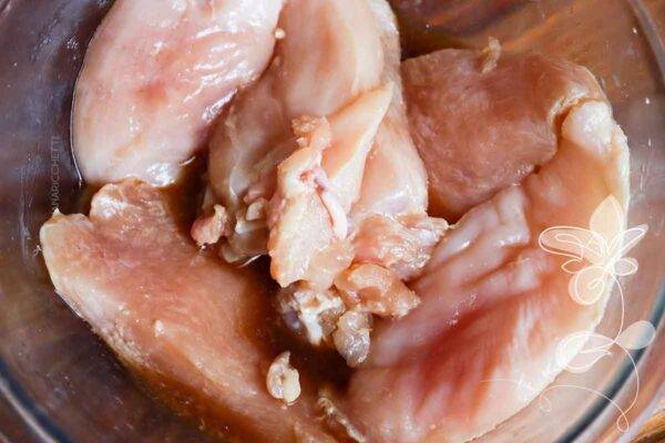 Receita de Frango Empanado com Fubá na AirFryer - simples de fazer e delicioso.