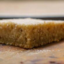 Receita de Bolo de Banana e Canela Simples - uma receita deliciosa para o lanche da tarde.