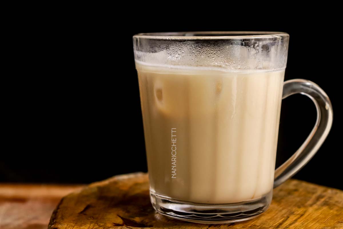 Receita de Café com Leite Condensado - comece o seu dia com uma bebida muito simples de fazer.