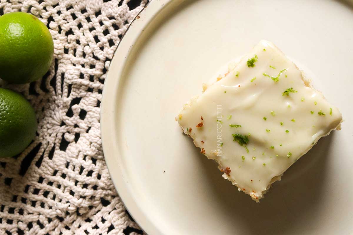 Bolo de Limão com Cobertura de Mousse