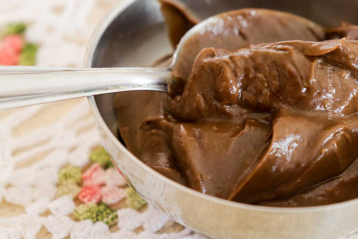 Receita de Mousse de Abacate com Chocolate em Pó - uma sobremesa nutritiva e deliciosa para quem está procurando se alimentar bem.