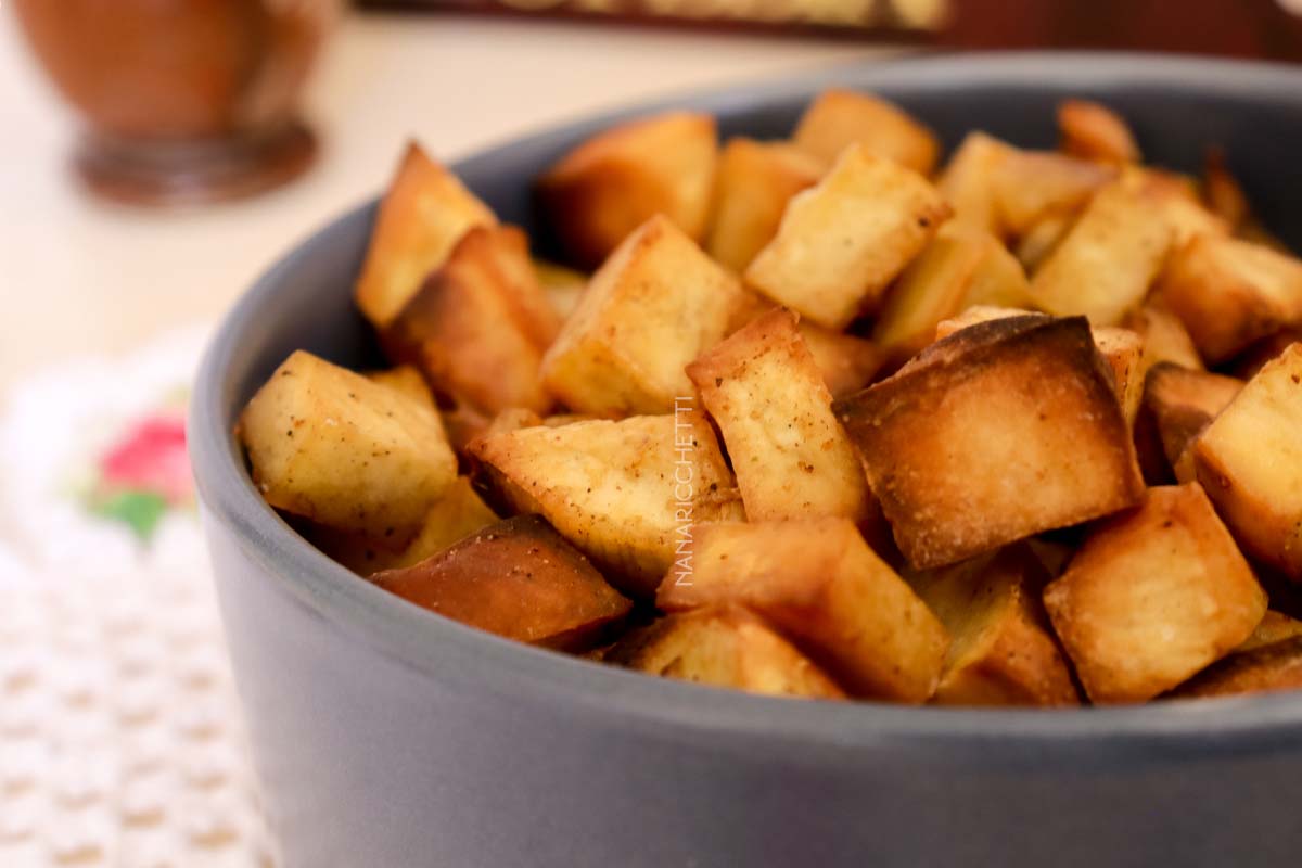 Receita de Batata Doce Picante com Canela em Pó - faça um prato delicioso na sua AirFryer e sirva como petisco ou para acompanhar o almoço da família.