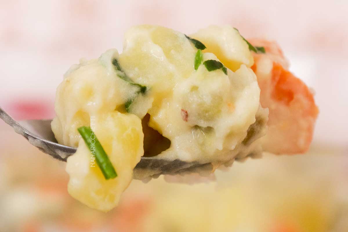 Receita de Salada de Maionese com Legumes - aquela receita de mãe, para servir no churrasco do final de semana.
