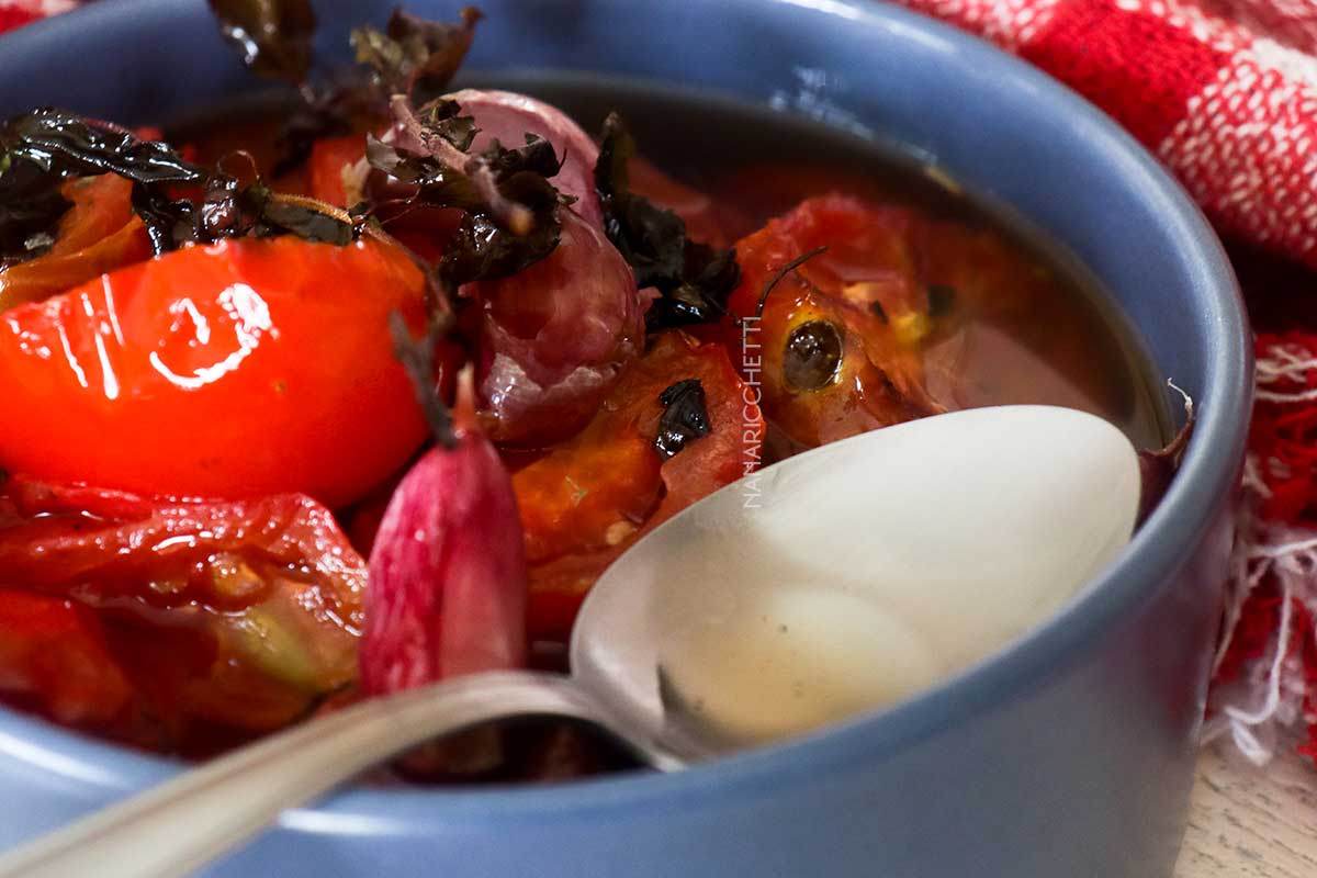 Receita de Tomate Confit na AirFryer - não deixe os tomates estragando, aprenda a fazer essa receita na fritadeira sem óleo.
