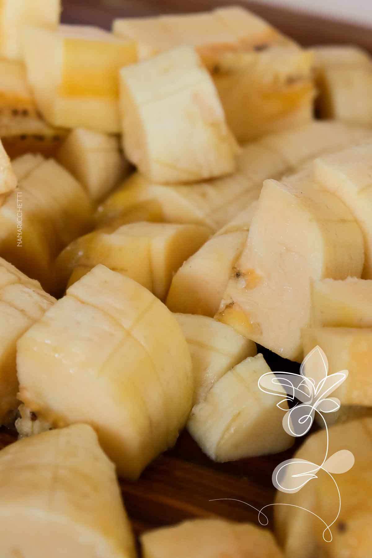 Receita de Farofa de Banana da Terra - veja como é simples fazer uma farofa saborosa para dias especiais.