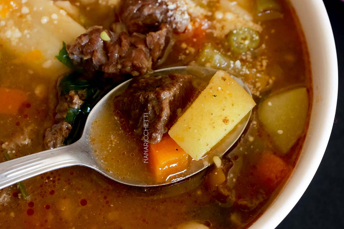 Sopa de Carne com Macarrão e Legumes