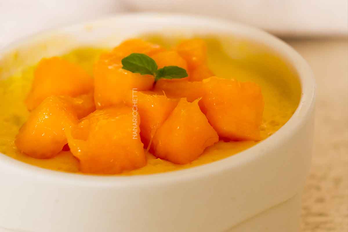 Receita de Mousse de Manga com Iogurte - uma sobremesa leve e nutritiva para o verão.
