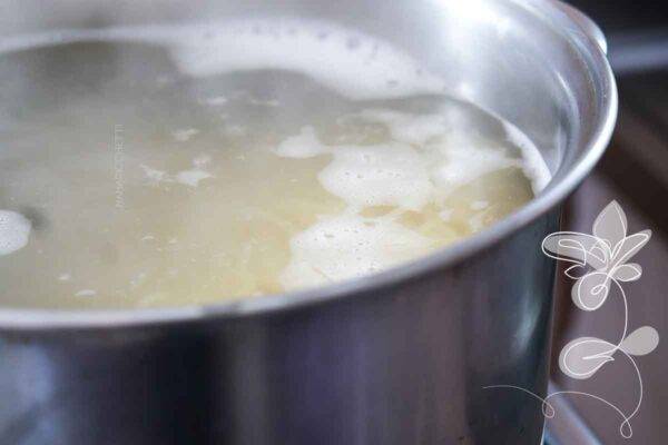 Receita de Macarrão com Sardinha de Lata - venha aprender a fazer uma macarronada deliciosa.