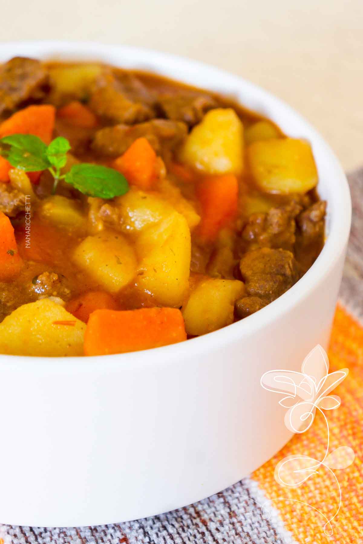 Receitinha de Picadinho de Carne - que tal preparar um prato gostoso e acolhedor, como o que sua mãe fazia, para a família?