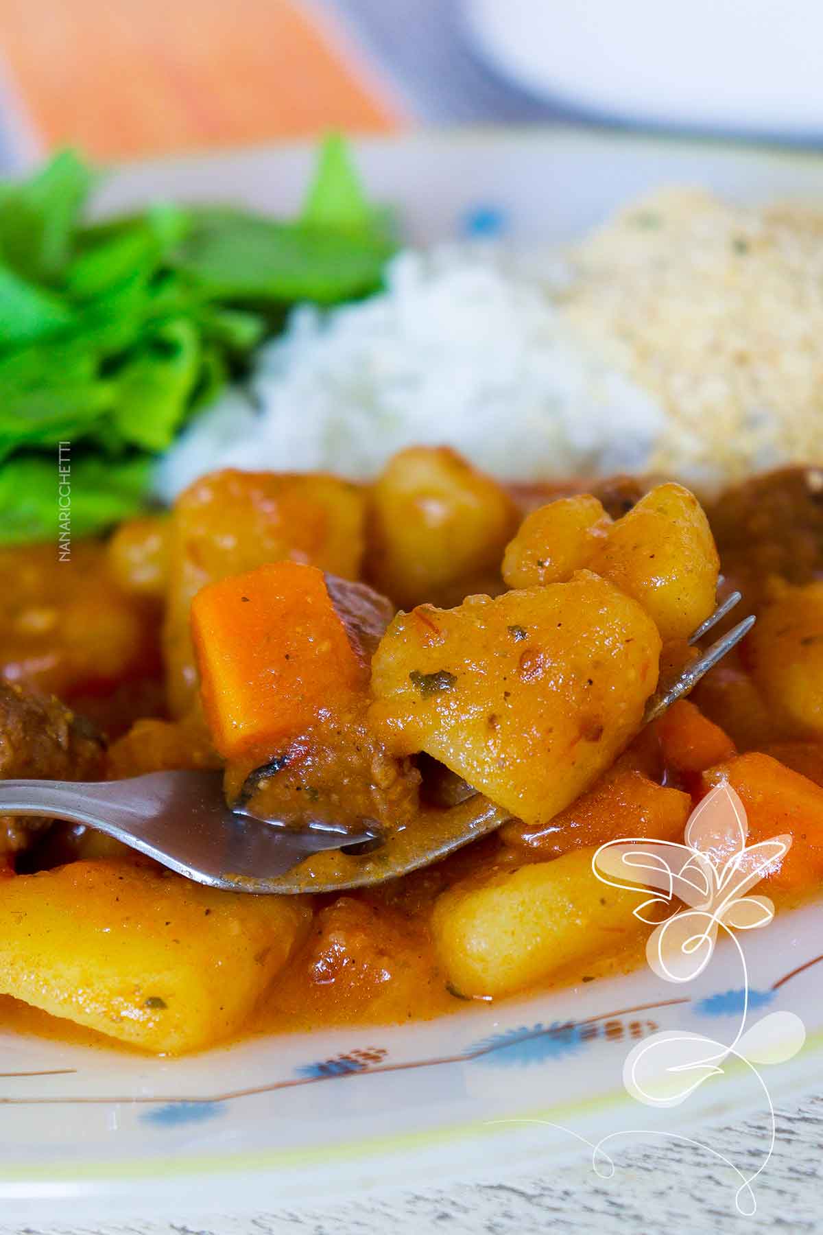 Receitinha de Picadinho de Carne - que tal preparar um prato gostoso e acolhedor, como o que sua mãe fazia, para a família?