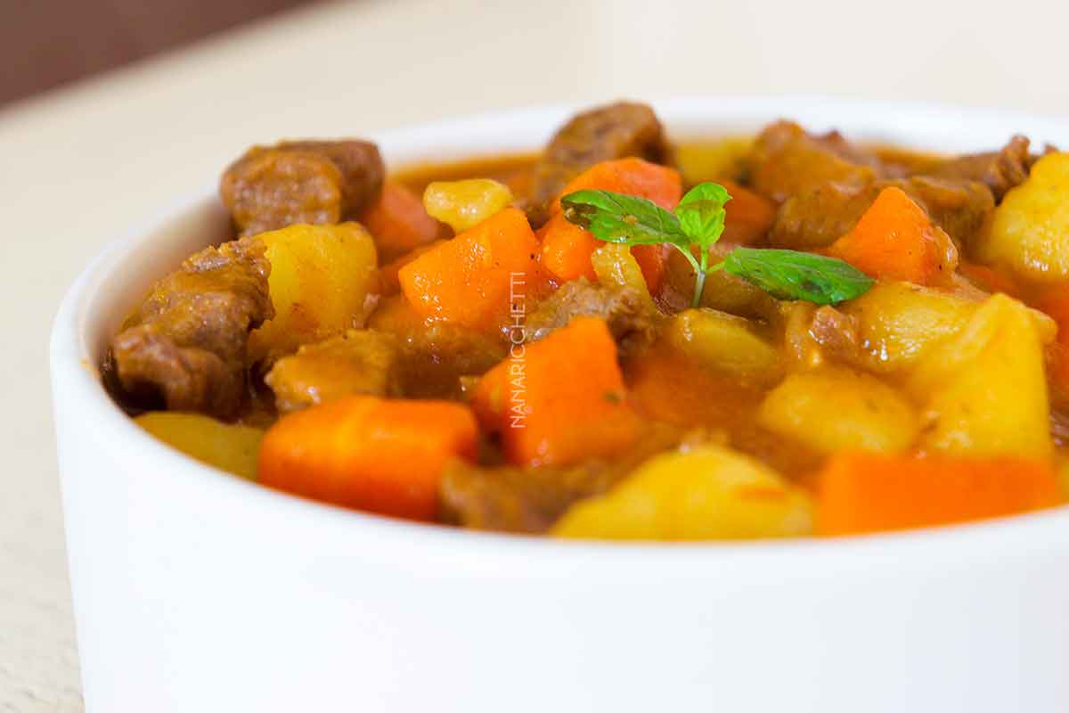 Picadinho de Carne com Molho de Tomate