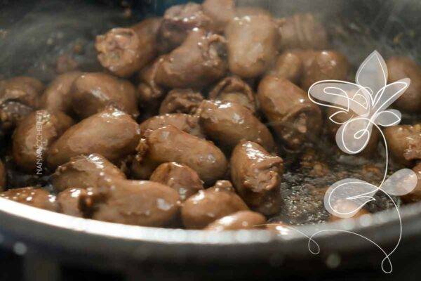 Coração de Frango Acebolado - receita simples e ideal para refeições rápidas ou petisco.