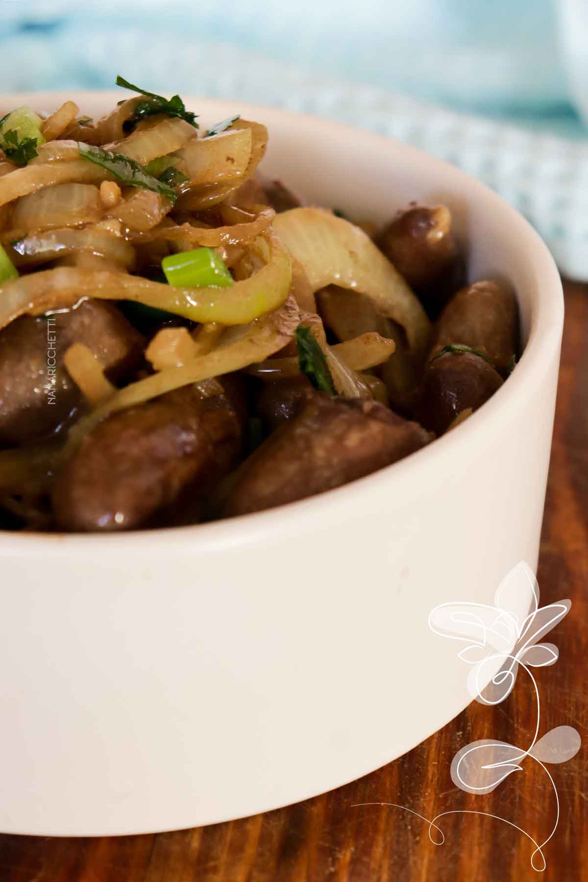 Coração de Frango Acebolado - receita simples e ideal para refeições rápidas ou petisco.