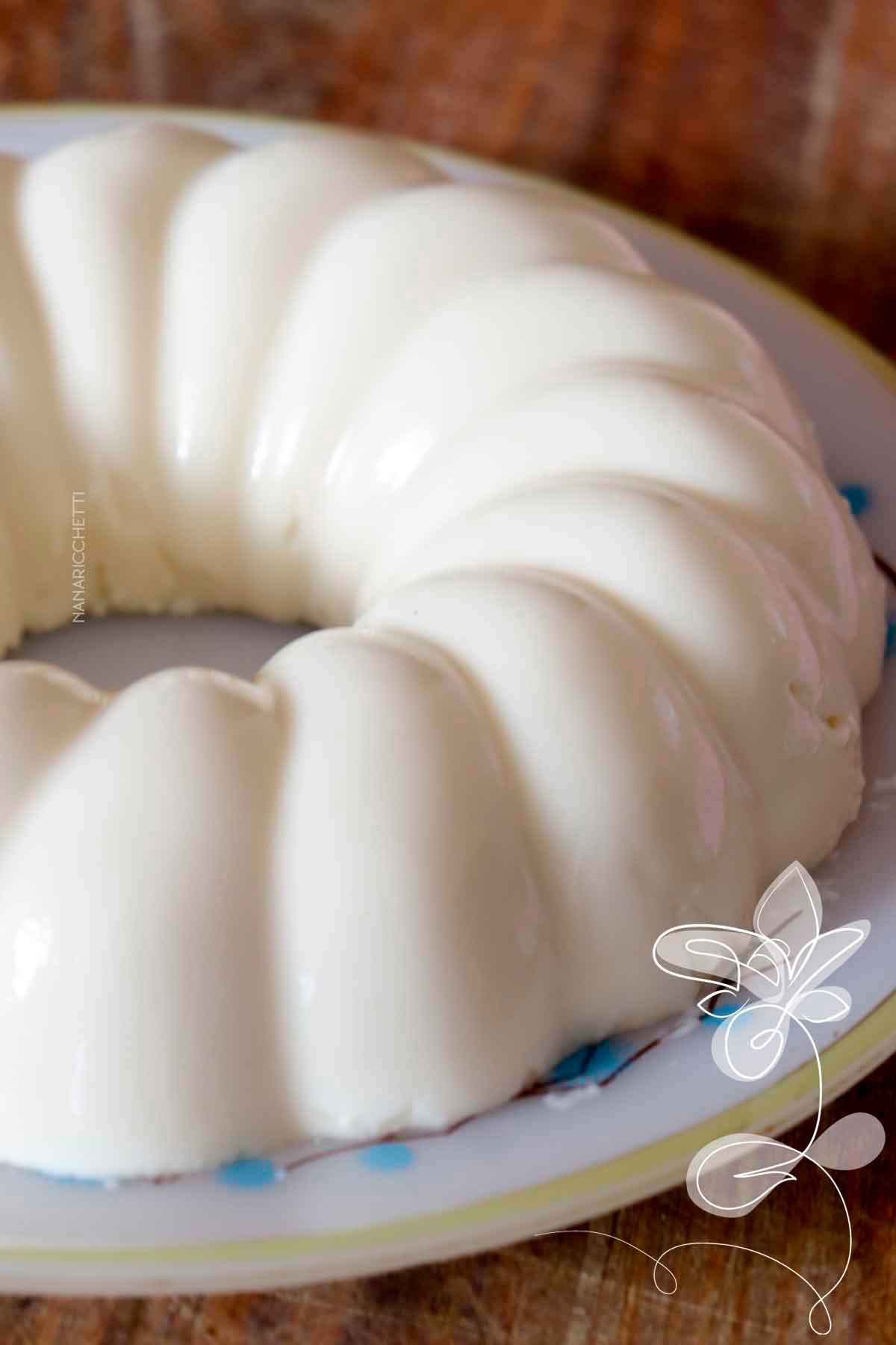 Receita de Pudim de Leite com Gelatina Incolor - faça uma sobremesa simples para os dias especiais.