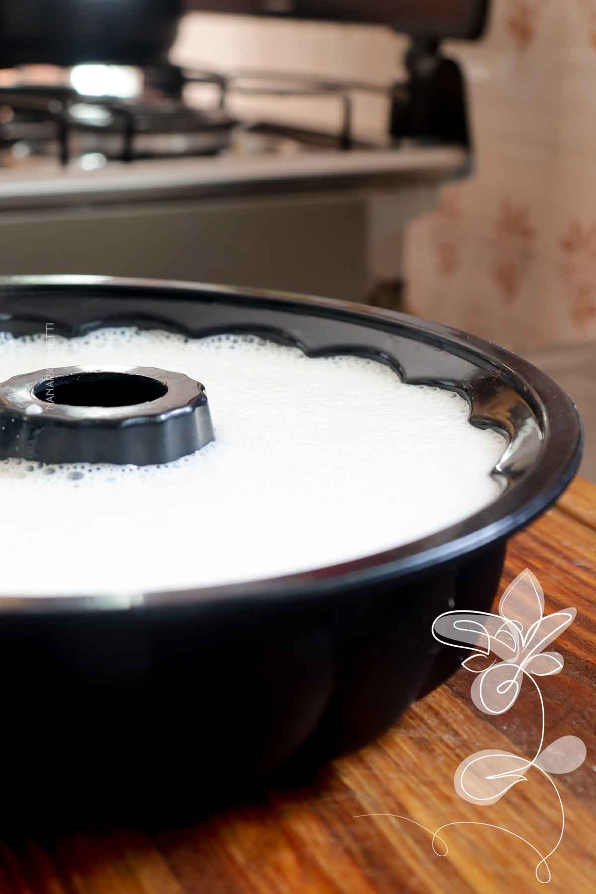 Receita de Pudim de Leite com Gelatina Incolor - faça uma sobremesa simples para os dias especiais.