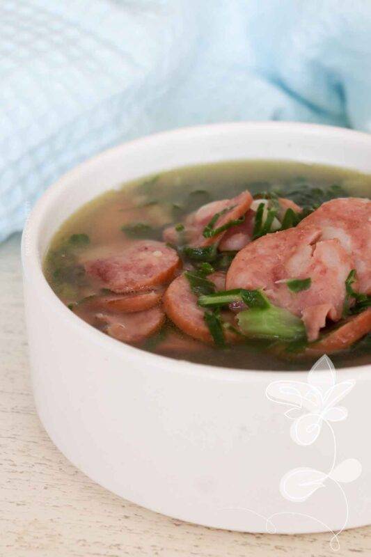 Receita de Caldo Verde com Linguiça - deliciosa sopa para os dias frios.