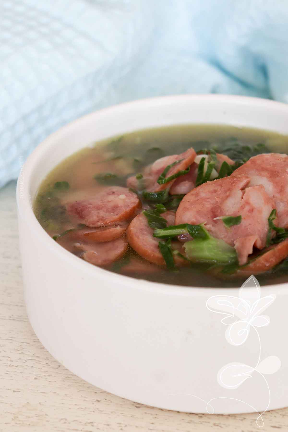 Receita de Caldo Verde com Linguiça - deliciosa sopa para os dias frios. 