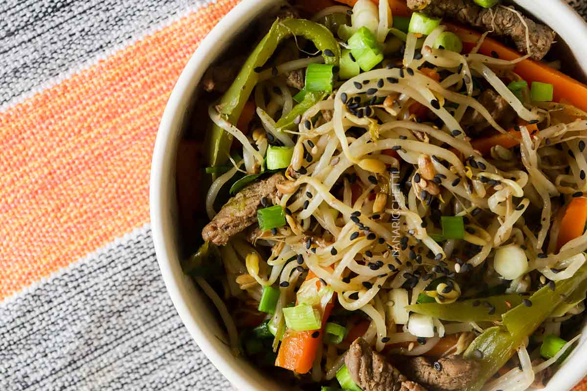 Broto de Feijão com Carne e Legumes